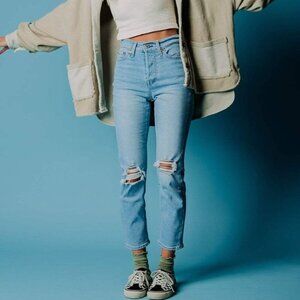 Levi's Wedgie Straight Jeans in Bridge of Bellflower Light Wash Button Fly